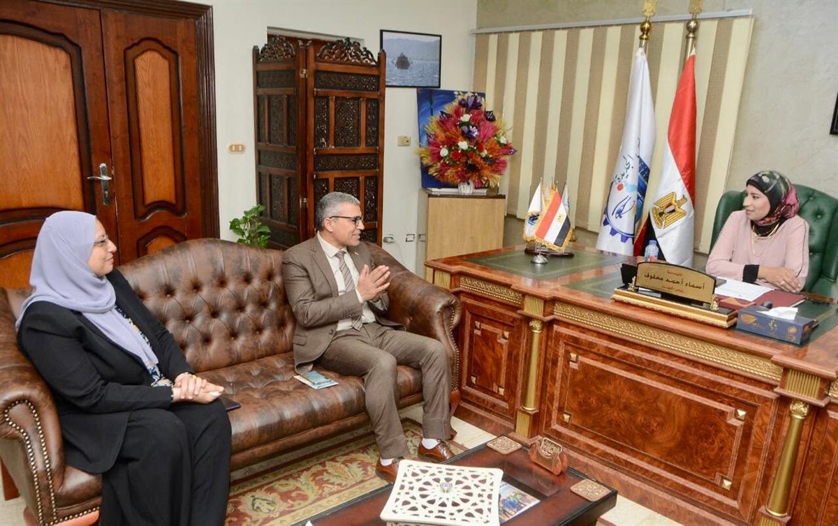المهندسة أسماء أحمد مخلوف، رئيس جهاز تنمية مدينة السويس الجديدة، الدكتور مصطفى عيد، رئيس الإدارة المركزية للإدارة المالية بمحافظة السويس