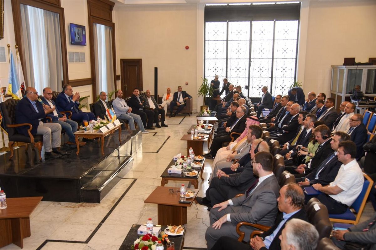 لقاء موسع بين الحكومة ومجتمع الأعمال بالغرفة التجارية بالإسكندرية