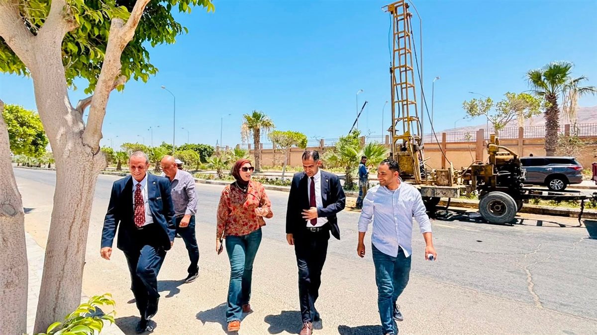 رئيس جهاز السويس الجديدة تتابع تطوير شبكة الطرق.. أعمال رفع الكفاءة تعزز البنية التحتية وتحسن الحركة المرورية