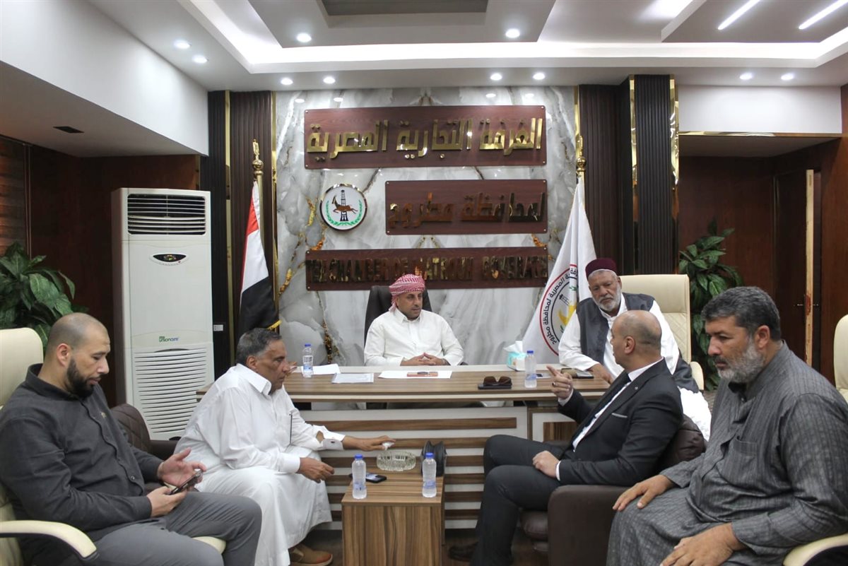 مدير تموين مطروح يلتقي رئيس الغرفة التجارية لبحث حلول دعم المخابز واستقرار سوق السلع الغذائية