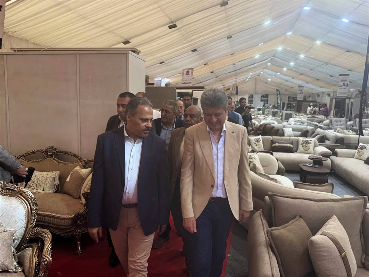محمد عبد اللطيف فايد يشهد افتتاح معرض