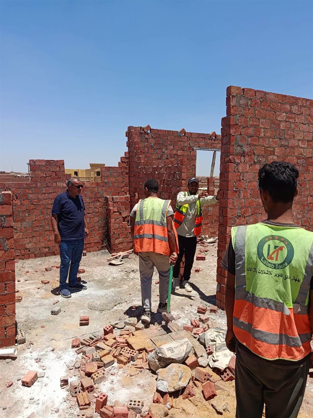 حملات مكثفة بحدائق أكتوبر تزيل مخالفات البناء وتحبط تغيير الأنشطة المخالفة يوميًا باستمرار