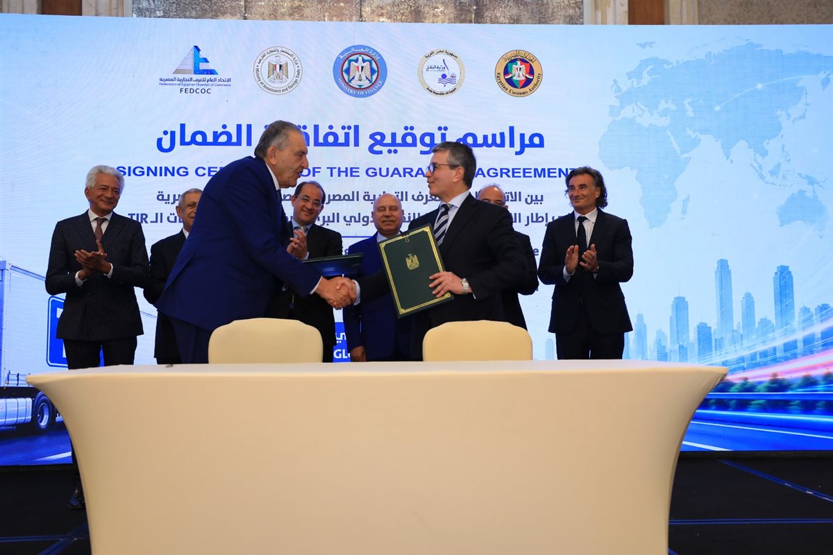 أحمد الوكيل، رئيس الاتحاد العام للغرف التجارية المصرية، خلال توقيع اتفاقية الضامن بين الاتحاد العام للغرف التجارية المصرية ومصلحة الجمارك