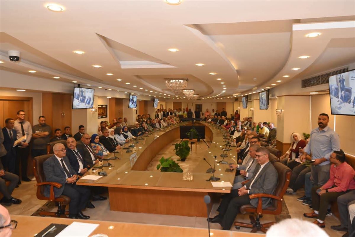 العاملين بالشركة القابضة للصناعات الغذائية اليوم