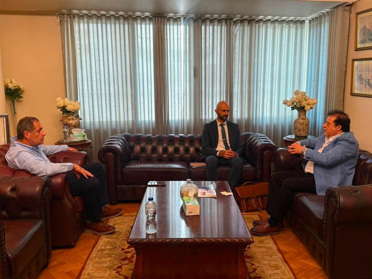 الدكتور عاطف عبد اللطيف، والسفر، سهيل نبر، مسؤول الاقتصاد الكلي بالسفارة الأمريكية بالقاهرة