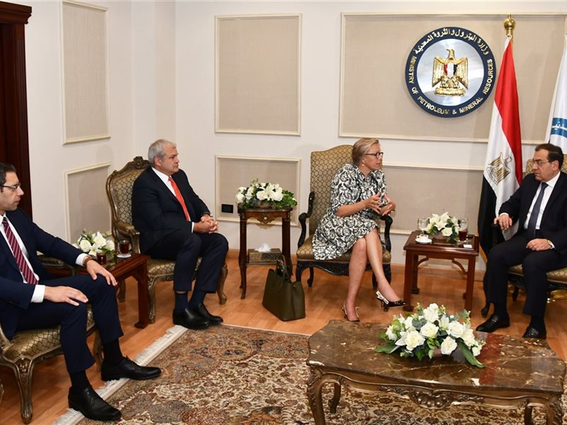 وزير البترول خلال