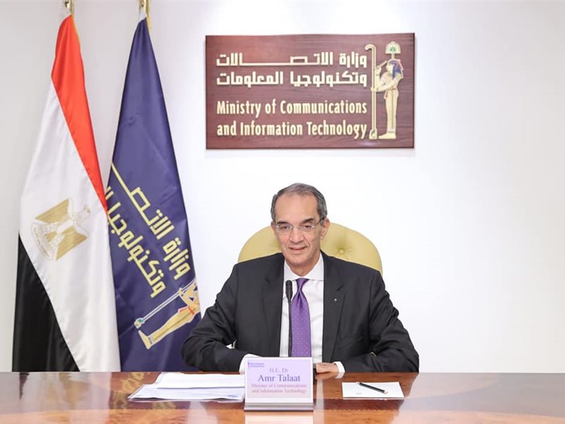 عمرو طلعت وزير الاتصالات