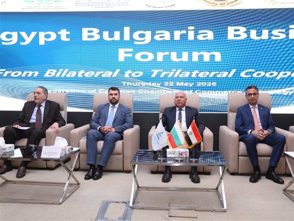 وزير الصناعة يستعرض خطط تحويل مصر إلى مركز إقليمي رائد في الصناعة والنقل واللوجستيات وتجارة الترانزيت