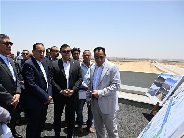 رئيس الوزراء يتابع موقف المشروعات الجارية بمنطقة 