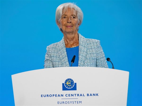 رئيس البنك المركزي الأوروبي: اليورو أمامه فرصة ليصبح العملة الرئيسية في العالم