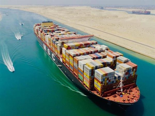 1.8 مليار فقط.. انخفاض تاريخي لإيرادات قناة السويس.. والمصريون بالخارج يعوضون الفجوة