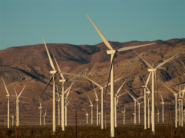 مشروع محطة طاقة الرياح بالسويس بقدرة 1.1 جيجاوات يحصد جائزتين أفضل صفقة في البنية التحتية والطاقة