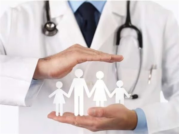 ما هي شروط الانتفاع بخدمات التأمين الصحي الشامل؟