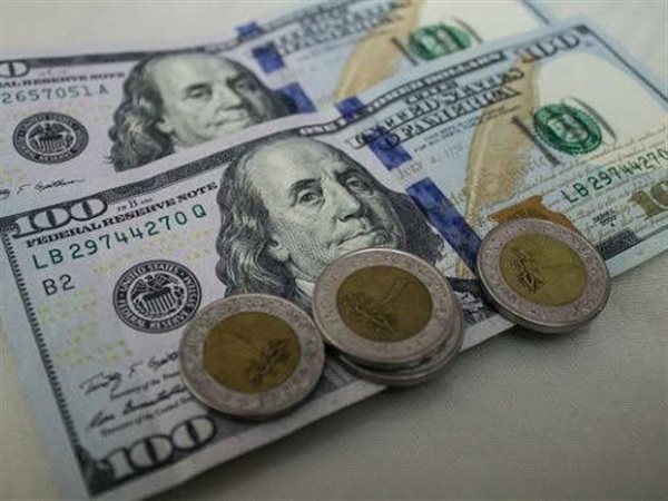 الدولار يسقط أمام الجنيه.. علامات على تحسن اقتصادي مستدام وسياسة نقدية متزتة