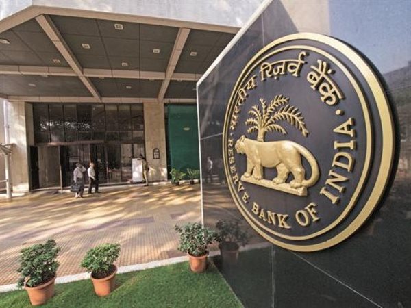 بنك الاحتياطي الهندي يتدخل بعد تراجع الروبية