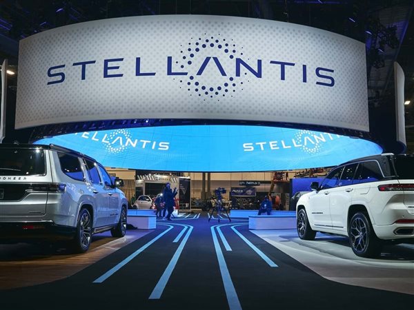 عملاق صناعة السيارات 