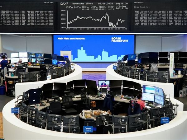 ارتفاع الأسهم الأوروبية بعد انخفاض الأسبوع الماضي