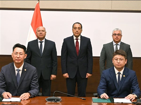 باستثمارات 200 مليون دولار.. إنشاء مجمع صناعي لإنتاج مستلزمات الطاقة الشمسية بالسخنة