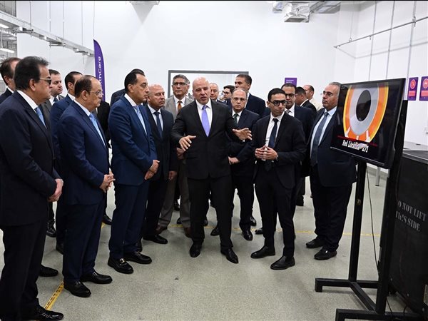 رئيس الوزراء يتفقد أول مصنع في مصر والشرق الأوسط لإنتاج أجهزة السونار والرنين المغناطيسي