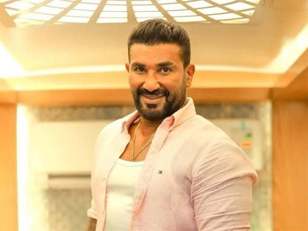 أنظمة أمان ومواصفات خرافية.. كيف أنقذت تكنولوجيا كاديلاك أحمد سعد وأسرته من الموت؟  