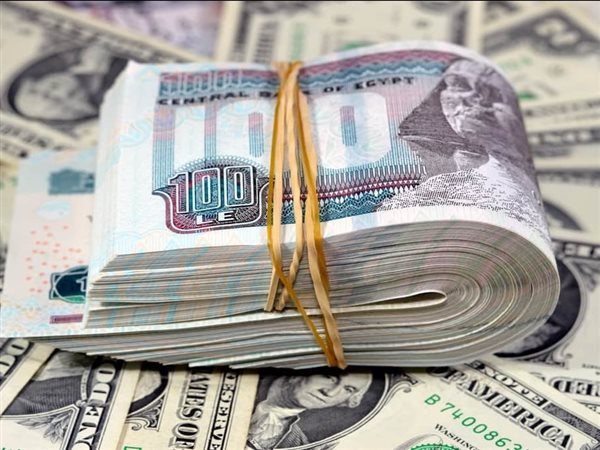 توقعات متفائلة للجنيه أمام الدولار حتى نهاية 2025.. وأداء قوي للاقتصاد المصري