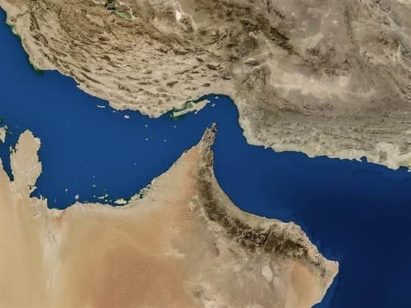 تقارير: المجلس الأعلى للأمن القومي الإيراني هو صاحب القرار النهائي بشأن إغلاق مضيق هرمز