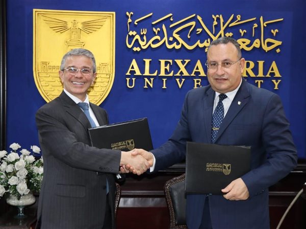 حزم تعليمية وبرامج تدريبية.. تعاون بين الجمارك وجامعة الإسكندرية لتعزيز الاستثمار فى التنمية البشرية