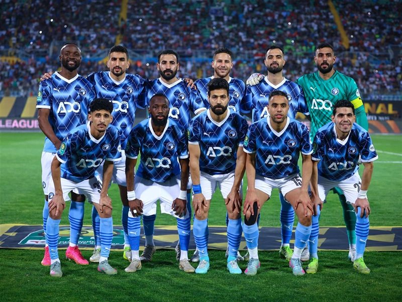 فريق كرة القدم الأول