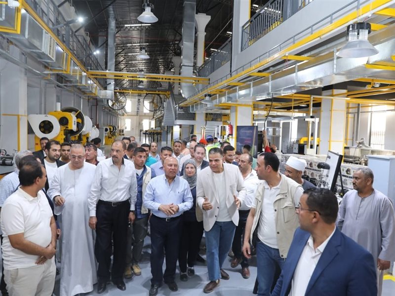 وزير الصناعة يفتتح