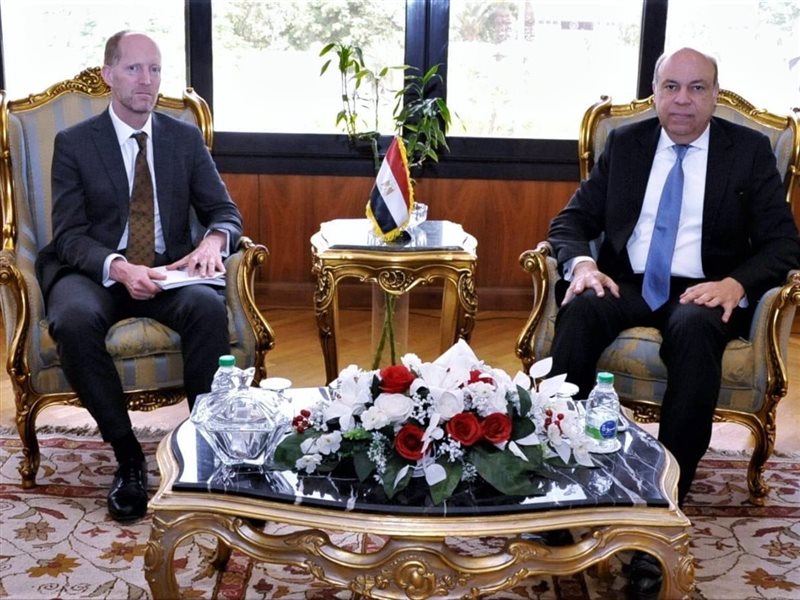 لقاء وزير الطيران