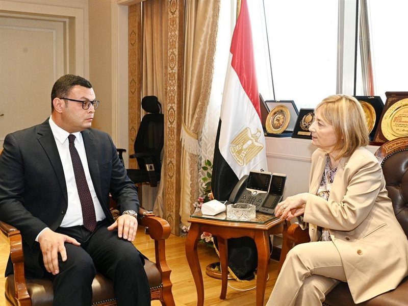 وزير الإسكان يستقبل
