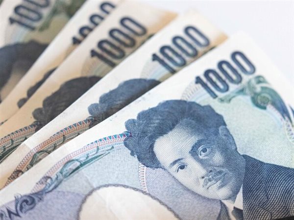 تراجع الين الياباني مع طغيان ارتفاع أسعار النفط الخام على جاذبية الملاذ الآمن