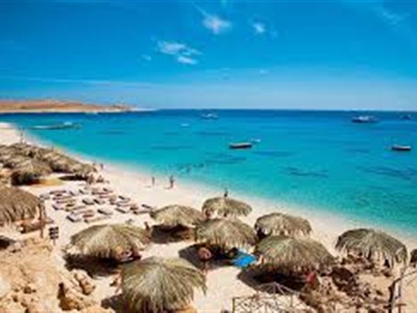 على غرار رأس الحكمة.. صفقات استثمارية ضخمة على البحر الأحمر خلال 2025