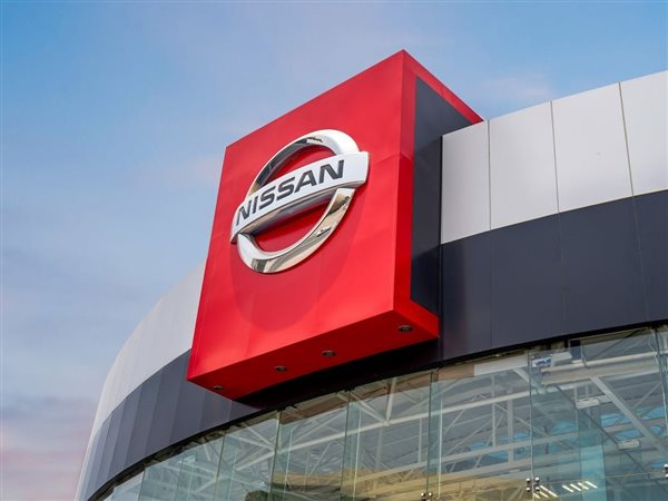 نيسان تدرس إنتاج سيارات فوكسكون الكهربائية لإنقاذ مصنعها في اليابان من الإغلاق