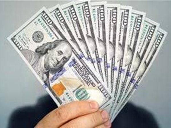 تحسن السيولة الأجنبية يدفع الجنيه للصعود.. وخبراء يتوقعون مزيدًا من التراجع للدولار