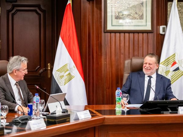 محافظ البنك المركزي المصري يبحث التعاون مع وفد البنك الأوروبي لإعادة الإعمار والتنمية