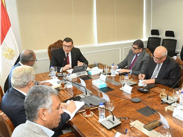 وزير الإسكان يؤكد أهمية ملف التشغيل والصيانة لمنظومتي مياه الشرب والصرف الصحي