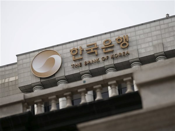 البنك المركزي الكوري يقرر تثبيت سعر الفائدة عند 2.5% وسط مخاوف بشأن الاستقرار
