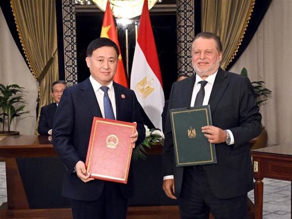 محافظ البنك المركزي المصري يوقع مذكرة تفاهم مع نظيره الصيني لتعزيز التعاون المشترك بين الجانبين