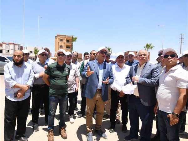 وزير الإسكان يتفقد وحدات الإسكان الأخضر بمبادرة 