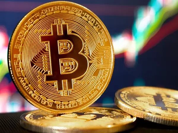 البيتكوين يتجاوز 122 ألف دولار لأول مرة في تاريخه.. هل بدأ موسم الانفجار؟