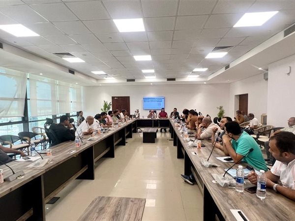 رئيس جهاز مدينة المنصورة الجديدة يلتقي السكان للاستماع إلى مطالبهم ومقترحاتهم