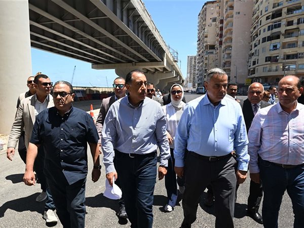 رئيس الوزراء يتفقد أعمال تطوير محور 