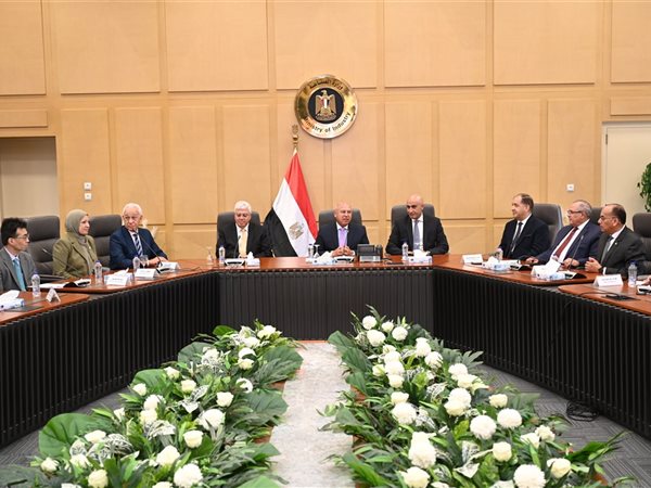 وزير الصناعة يشهد توقيع بروتوكول تعاون بين “الكفاية الإنتاجية” و