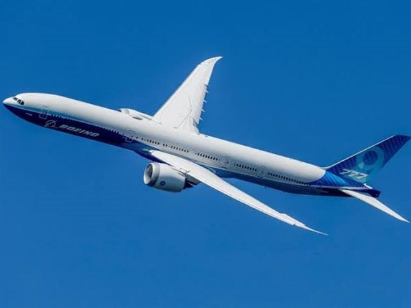 بوينج تبرم صفقة بقيمة 297 مليون دولار لتصدير طائرات إلى أنجولا