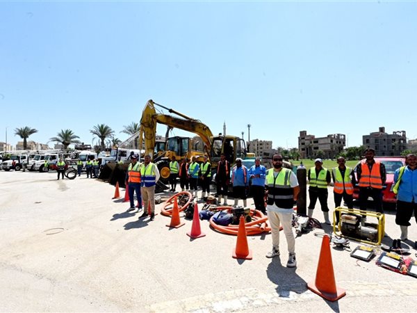 وزير الإسكان يتابع تطوير محور 26 يوليو ويتفقد جاهزية معدات 6 أكتوبر