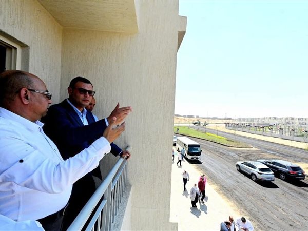 وزير الإسكان يتفقد وحدات المبادرة الرئاسية 