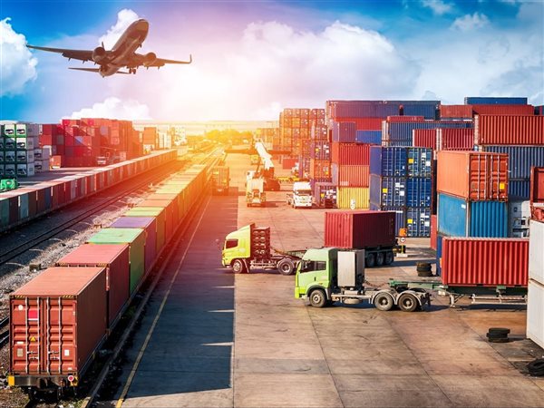 الطفرة التي سبقت العاصفة.. كيف غيّرت الرسوم الجمركية معادلات الاقتصاد العالمي مؤقتًا؟