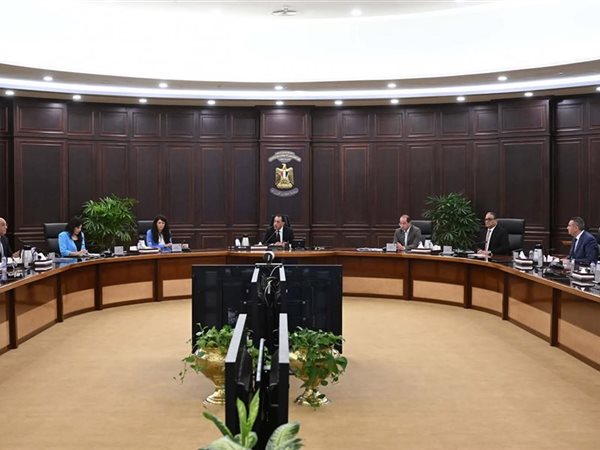 رئيس الوزراء يتابع ملفات عمل جهاز تنمية المشروعات المتوسطة والصغيرة 