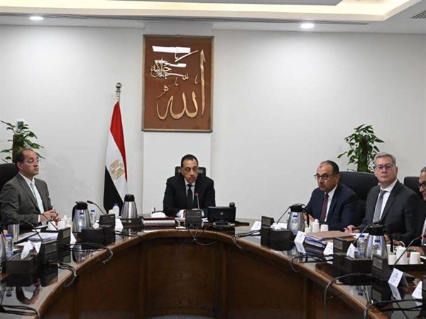 رئيس الوزراء يُتابع موقف تنفيذ برنامج الطروحات الحكومية